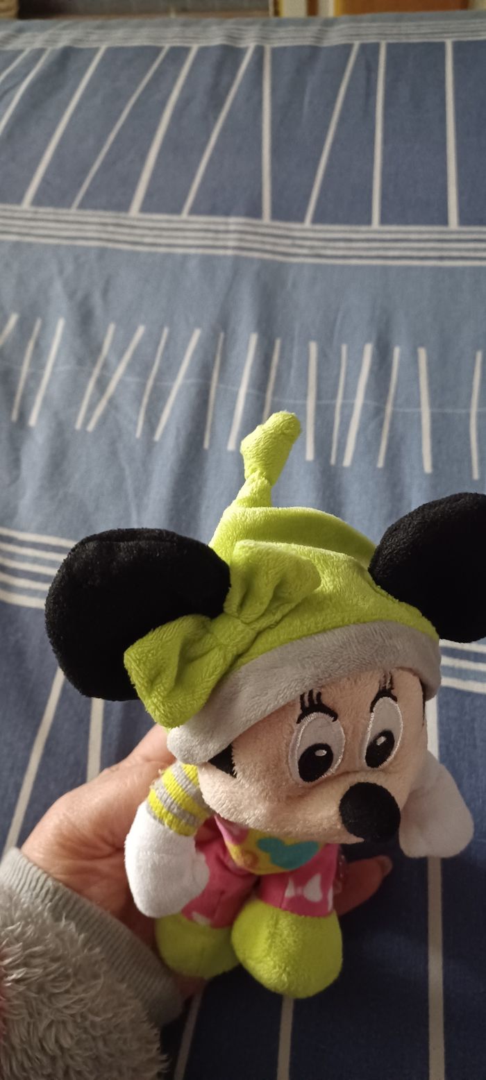 Très jolie petite peluche minnie - photo numéro 3