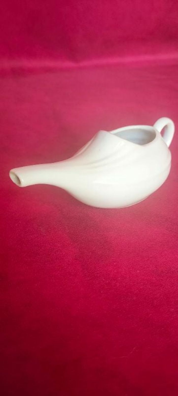 Ancienne pipette en porcelaine blanche longueur 15 cm
