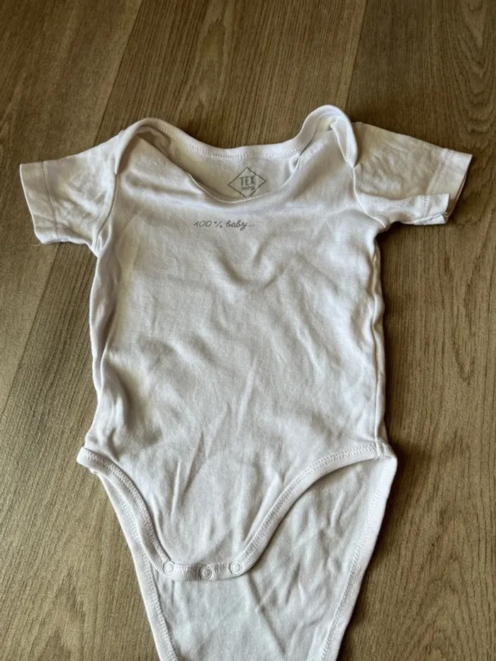 Lot body 3-6 mois - photo numéro 5