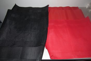 LOT DE 8 SETS DE TABLE NOIR ET ROUGE - n°03