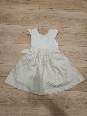 Robe Crème et dorée avec ruban pour noeud
