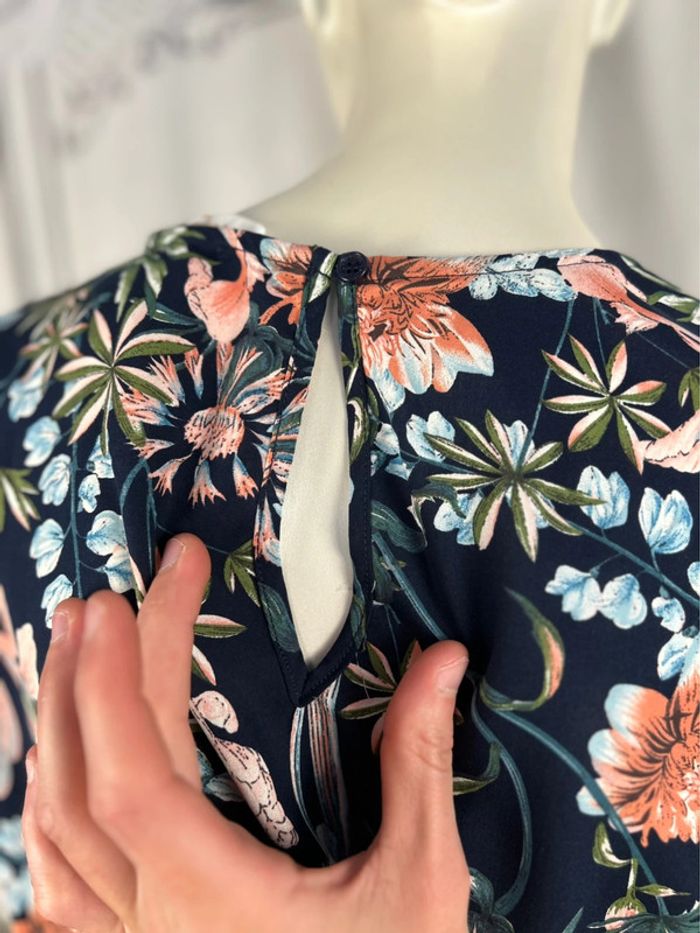 Combinaison à fleurs La petite Étoile T3 / L neuve - photo numéro 7