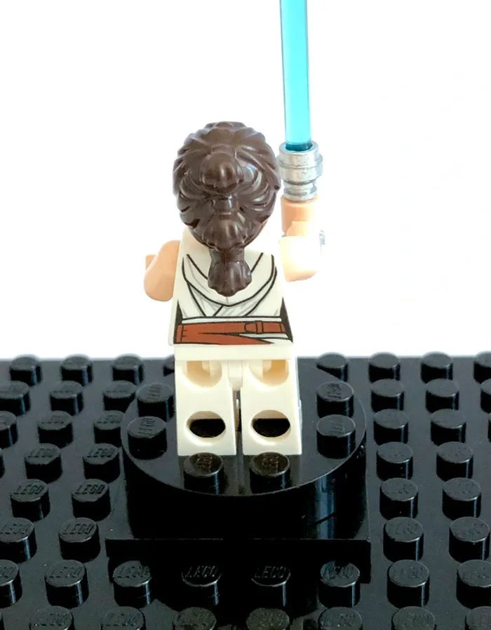 LEGO Star Wars episode 9 - Rey, white tied robe - photo numéro 4