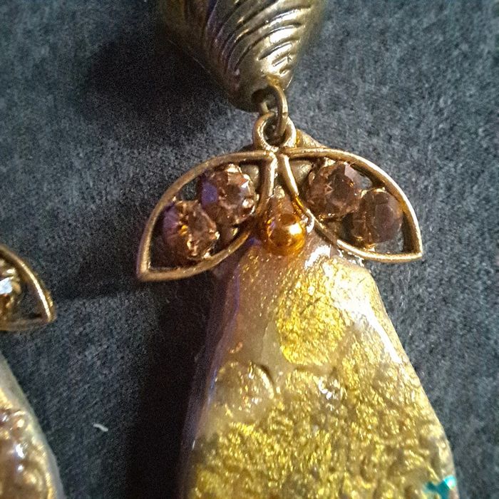Boucles d'oreilles pendante en résine et pâte polymere - photo numéro 7