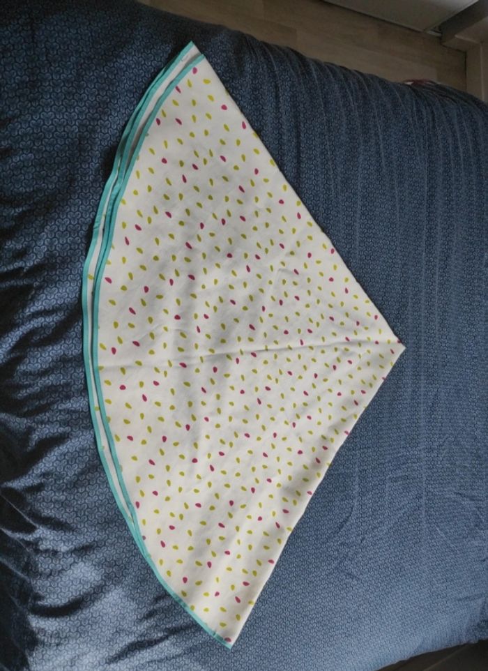 Nappe rétro vintage ronde blanche a pois roses et verts 150 cm de diamètre