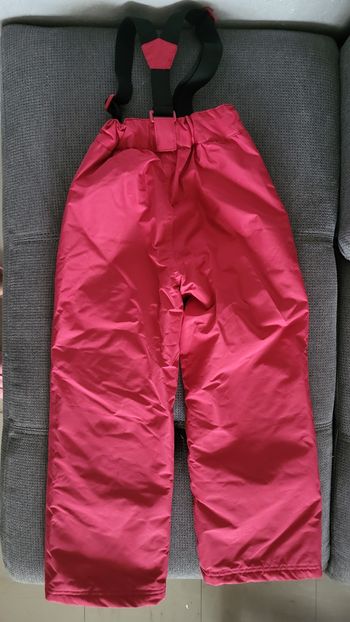 Salopette de ski neuf taille 6 a 7 ans