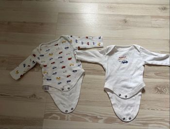 Lots body et un pyjama 
