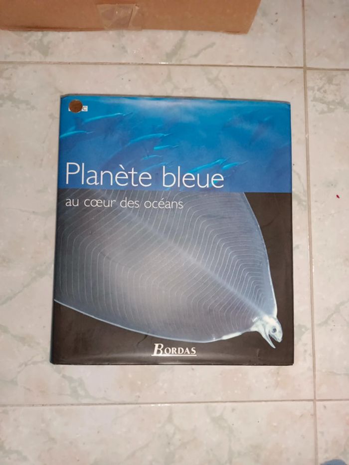 Livre sur la planète bleue au coeur des océans