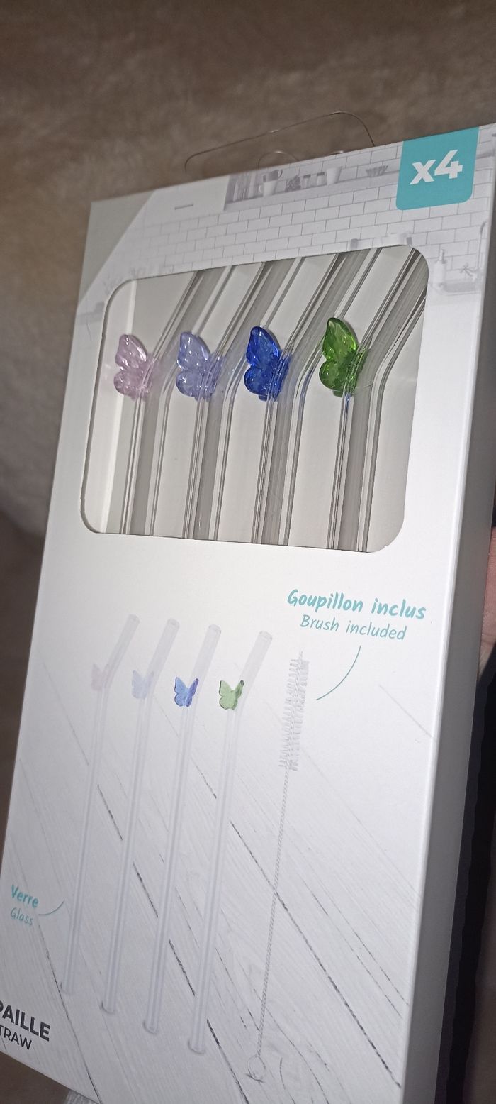 Paille en verre tendance papillon