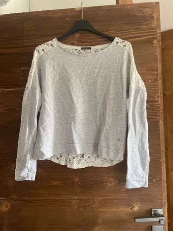Sweat gris pailleté dos dentelle