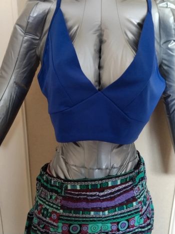 Crop-top a bretelles et dos nu. Marque shein (A80)