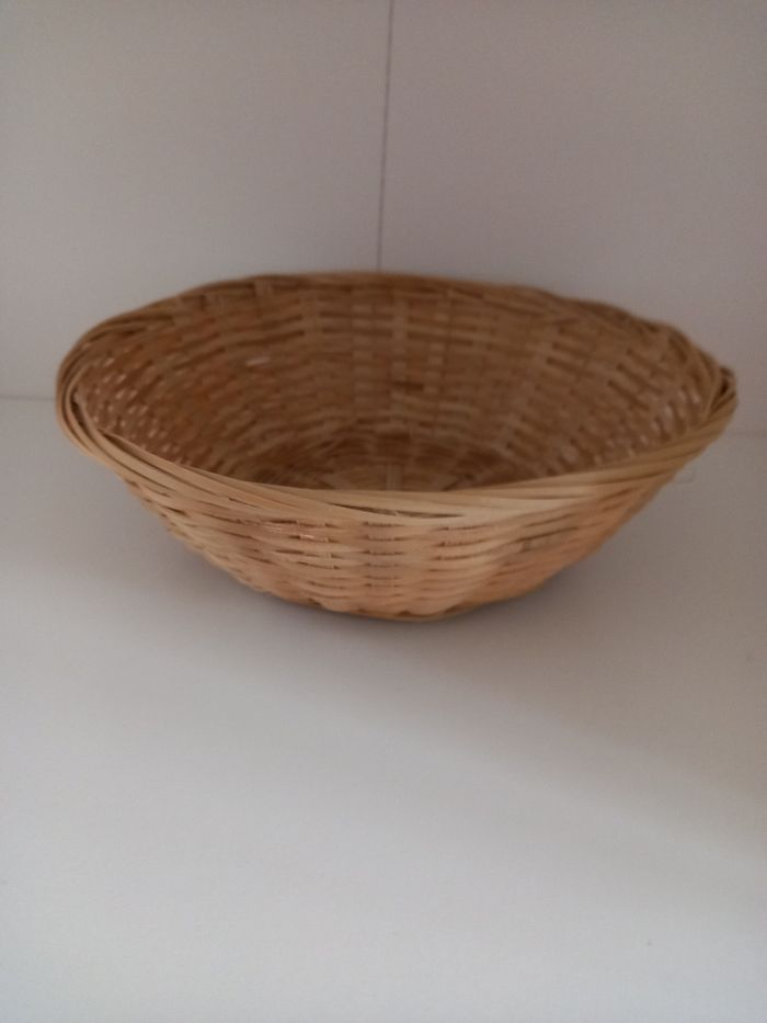 Corbeille ronde en osier sans marque