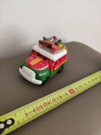 Ancienne voiture porcelaine