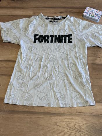 Je vend un tee shirt garcon Fortnite taille 11-12 ans très bon état 