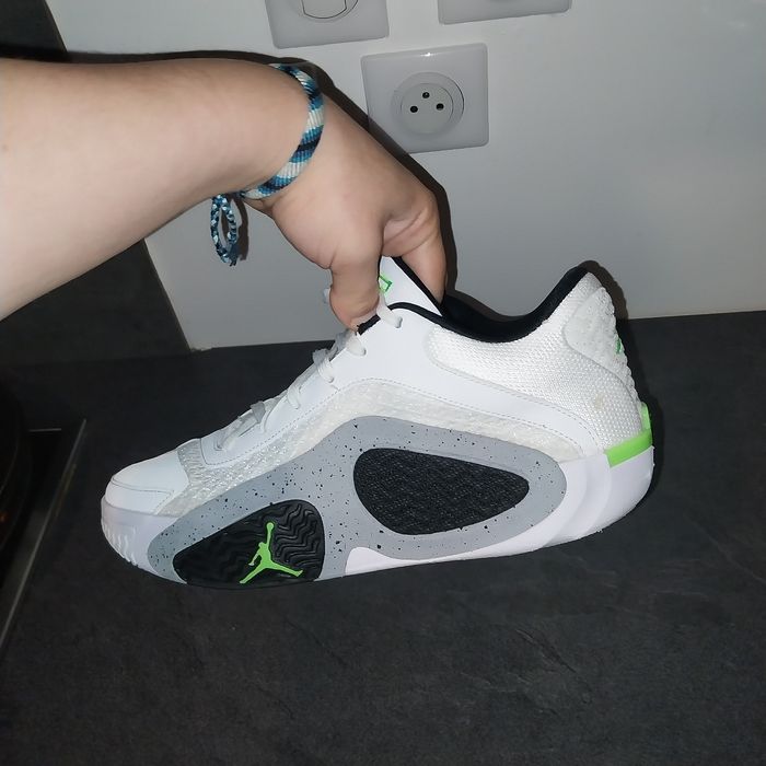 Basket Jordan Tatum 2 Néon ~ Basket-ball ~ Blanche Noire Verte ~ pointure 44 - photo numéro 6
