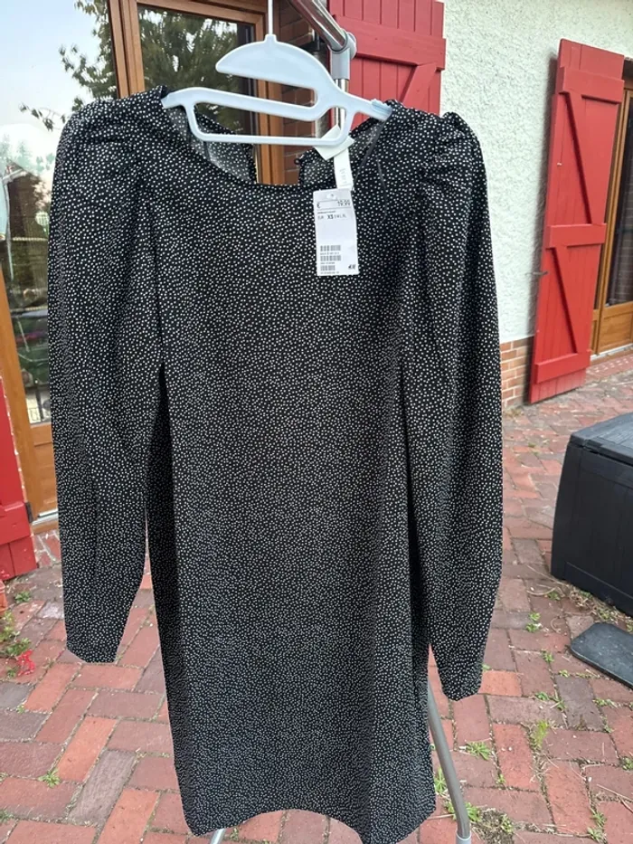 Jolie robe h&m neuve avec étiquette taille S/M voir L - photo numéro 2