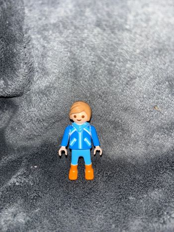 Enfant garçon playmobil en excellent état