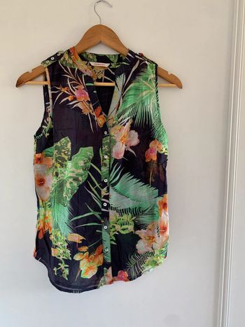 Chemise sans manche noir et vert à fleurs Camaieu