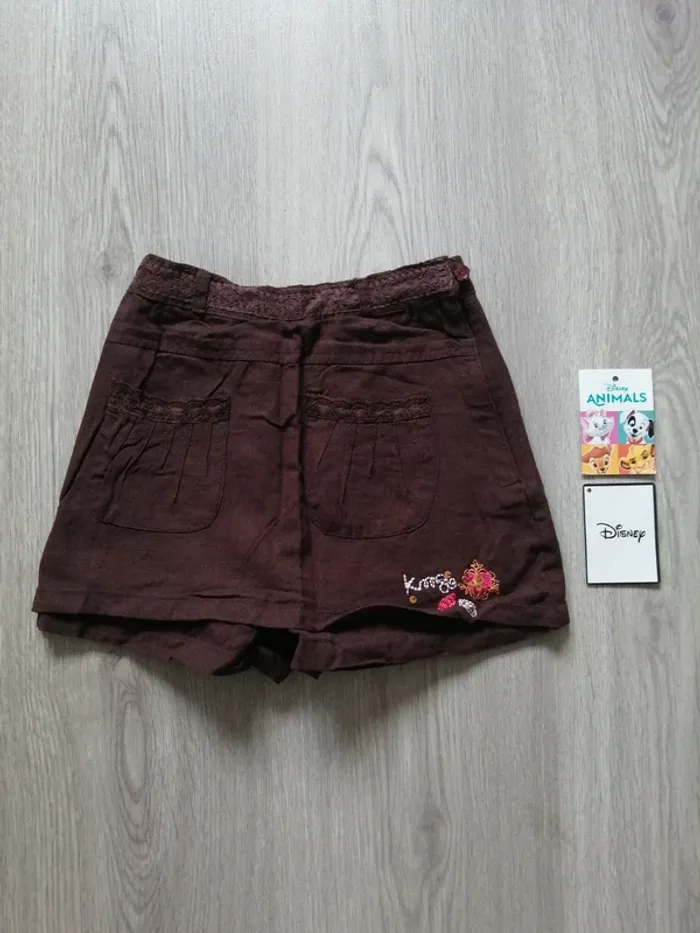 Jupe short marron avec poches sur le devant détails en dentelle / kmg island / (5ans)