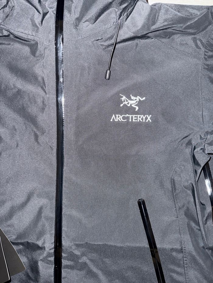 Veste Arc’teryx Gore-Tex noire – Veste technique outdoor – Taille M – Neuve avec étiquette - photo numéro 2