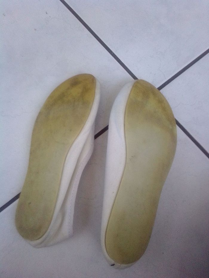 Lot de 4paires de chaussures t33(botte de neige,chaussons de gym baskets et chaussons) - photo numéro 8