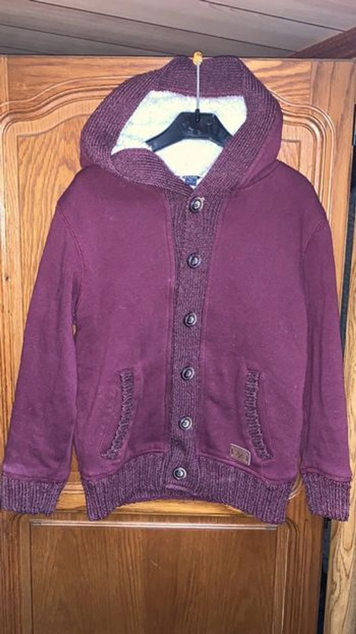 Pull a bouton renfourer 8 ans