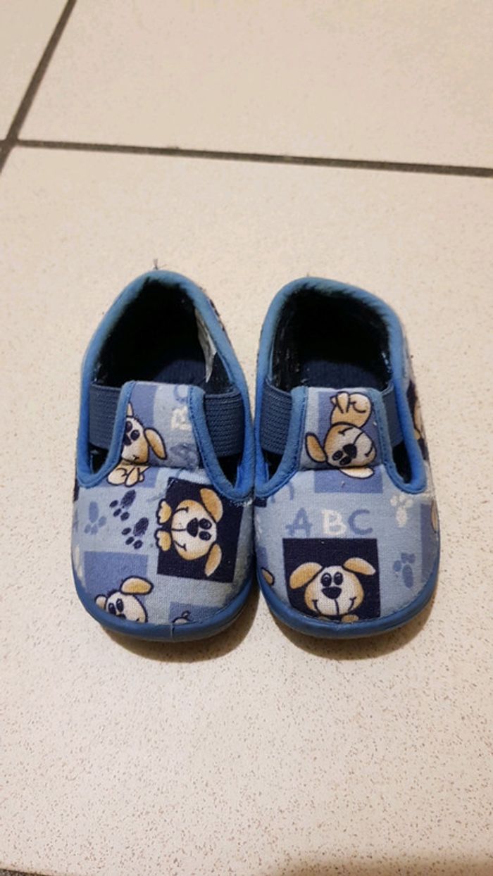 Pantoufle garçon taille 19.