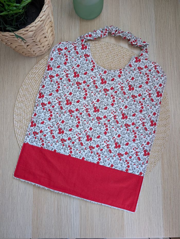 Serviette de cantine rouge fleurie - photo numéro 3
