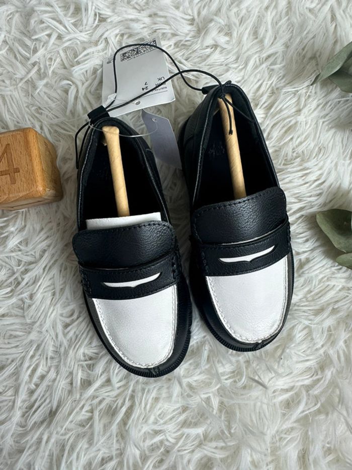 Paire de mocassins blanc et noir H&M taille 24 - photo numéro 3