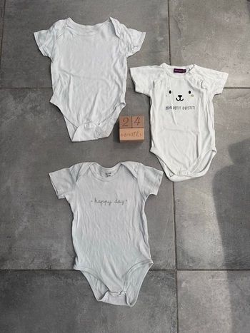 Lot de 3 bodys manches courtes taille 24 mois kiabi sergent major très bon état