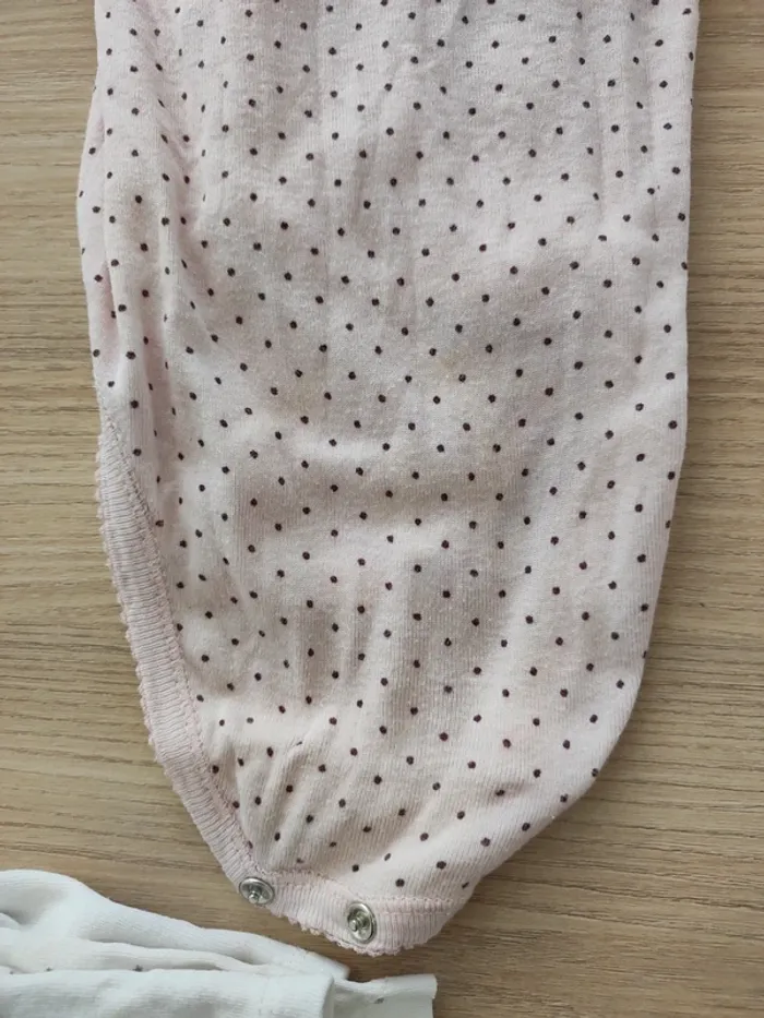 Lot 8 bodys 1 mois satisfaisant - photo numéro 9