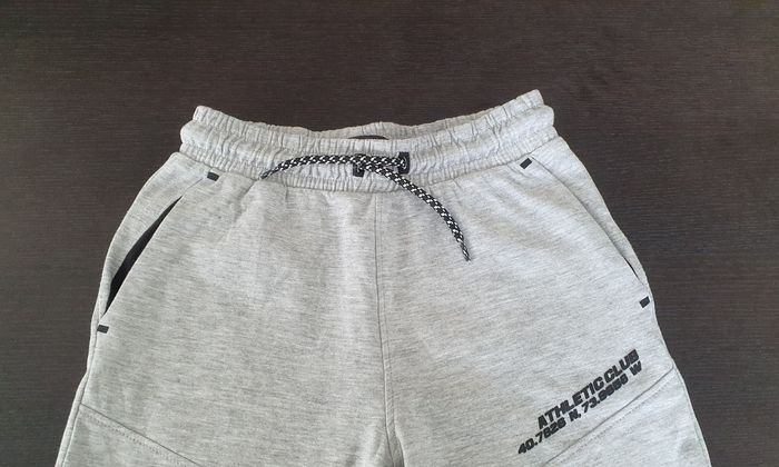 Short gris en 9/10 ans - photo numéro 3