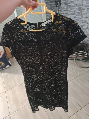 Robe noir transparente en dentelle