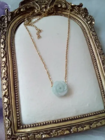Collier fleur de jade, pierre naturelle