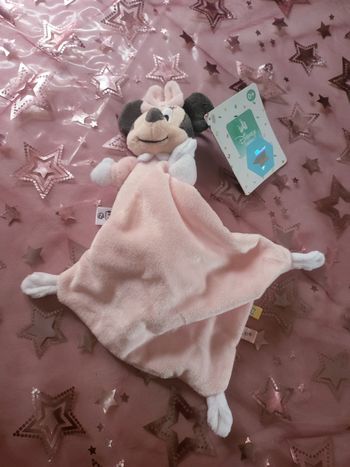Doudou Minnie ( fiancée Mickey)