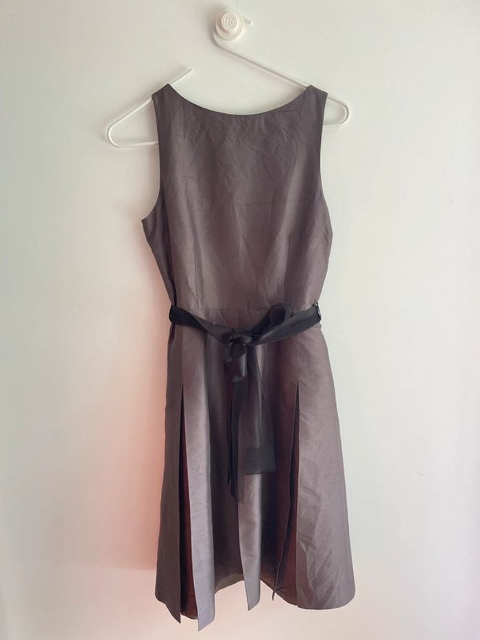 Robe grise en soie Caroll ceinture fleurs - photo numéro 7