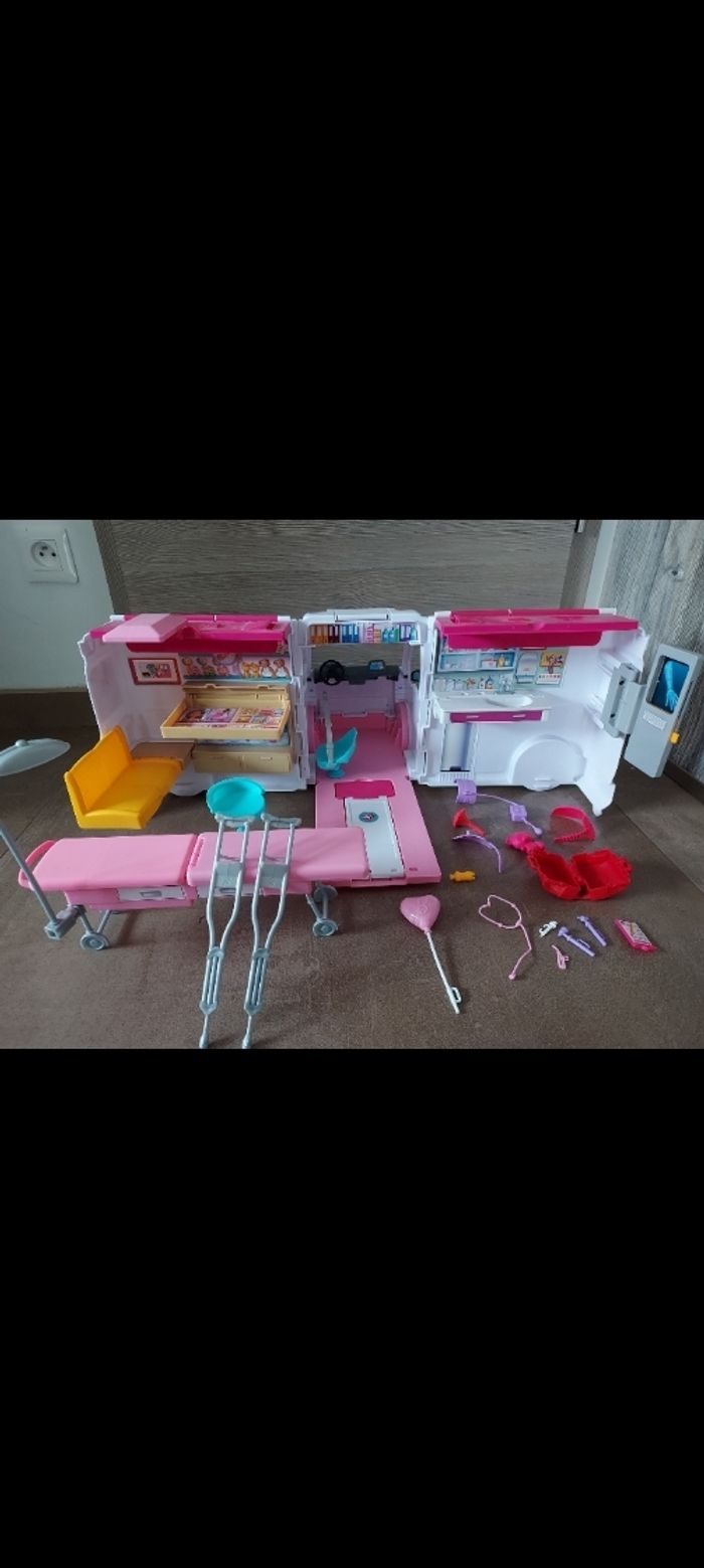 Voiture ambulance Barbie - photo numéro 8