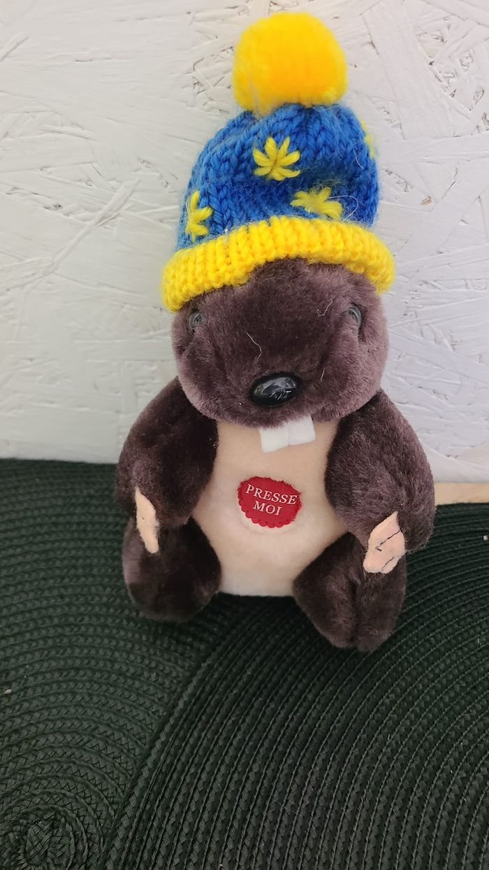 Doudou peluche marmotte bonnet sport d'hiver press me Roda accroche 22 cm