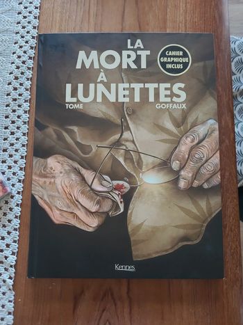 La mort a lunettes