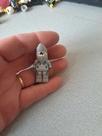 Figurine lego guerrier requin