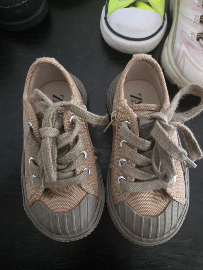 ​Lot 4 Chaussures Bébé T.21 : Nike, Converse, 2 Zara - Très Bon État ! - photo numéro 5