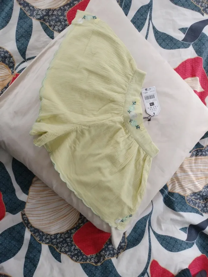 Short jaune brodé "La baie des anges" 7 ans