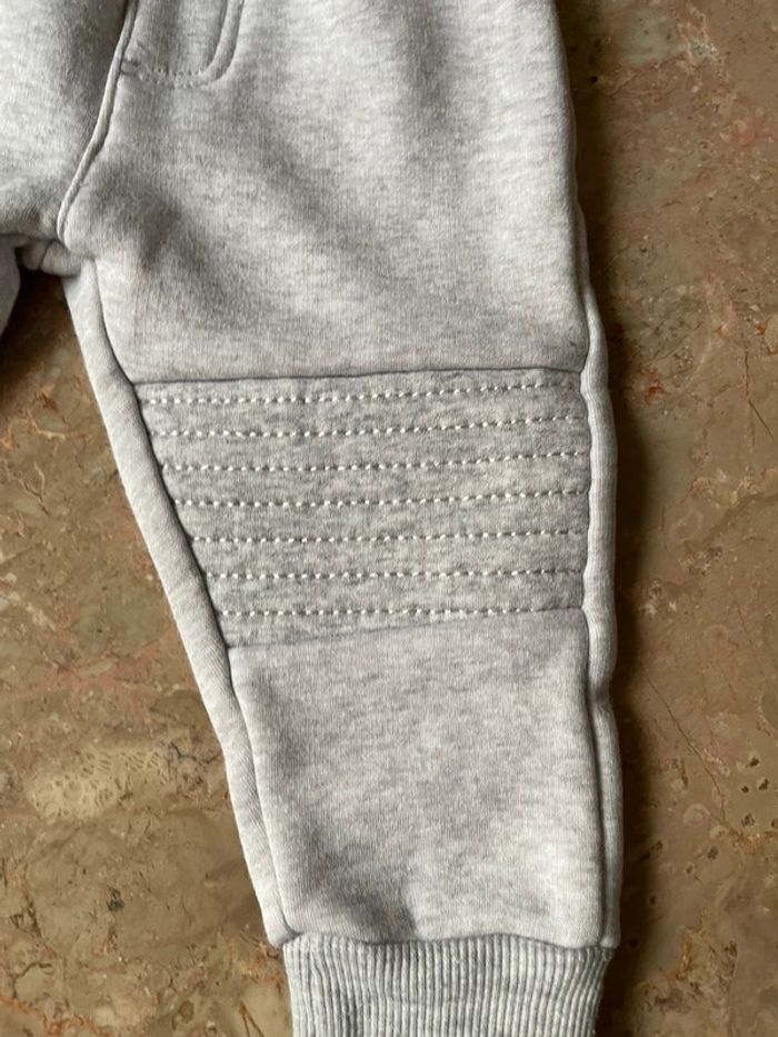 Lot de 2 pantalons jogging 6/9mois - photo numéro 2
