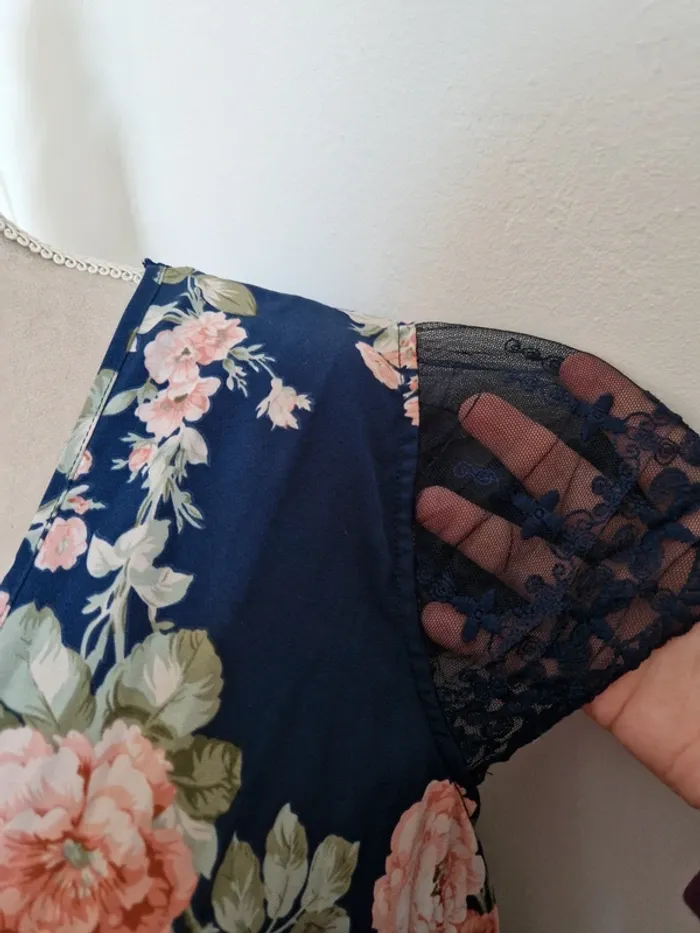 Robe bleu fleurie rose dentelle - photo numéro 3