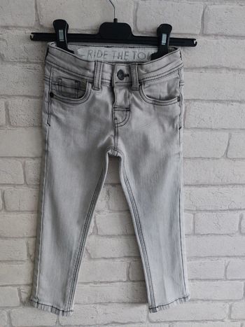 Jeans C&A taille 3 ans (98 cm)