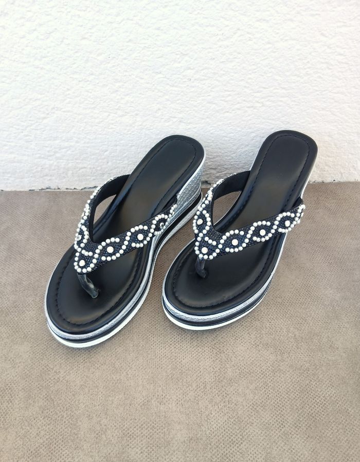 Sandales / Tongs à talon compensé et plateforme, neuves - photo numéro 5