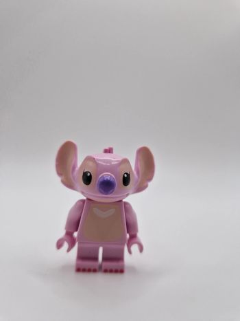 Figurine type lego Angèle Stitch Disney