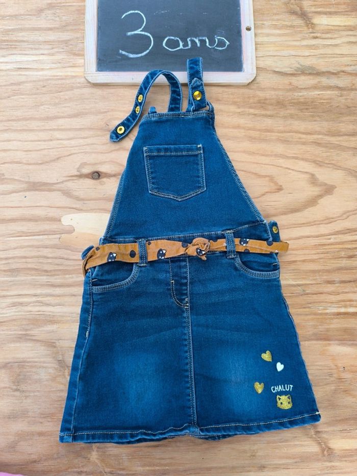 Robe salopette taille 3 ans en très bon état