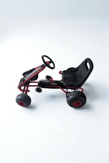 Kart à Pédales pour Enfants avec Siège Réglable et Freins à Main, Avant et Arrière, Vélo d’Enfant 4 Roues Charge 30 kg Idéal Cadeau pour Enfants 3+ Ans (Style 3, Rouge)