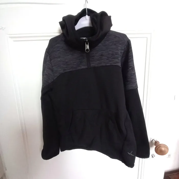 Pull zippé à capuche Décathlon 5 ans